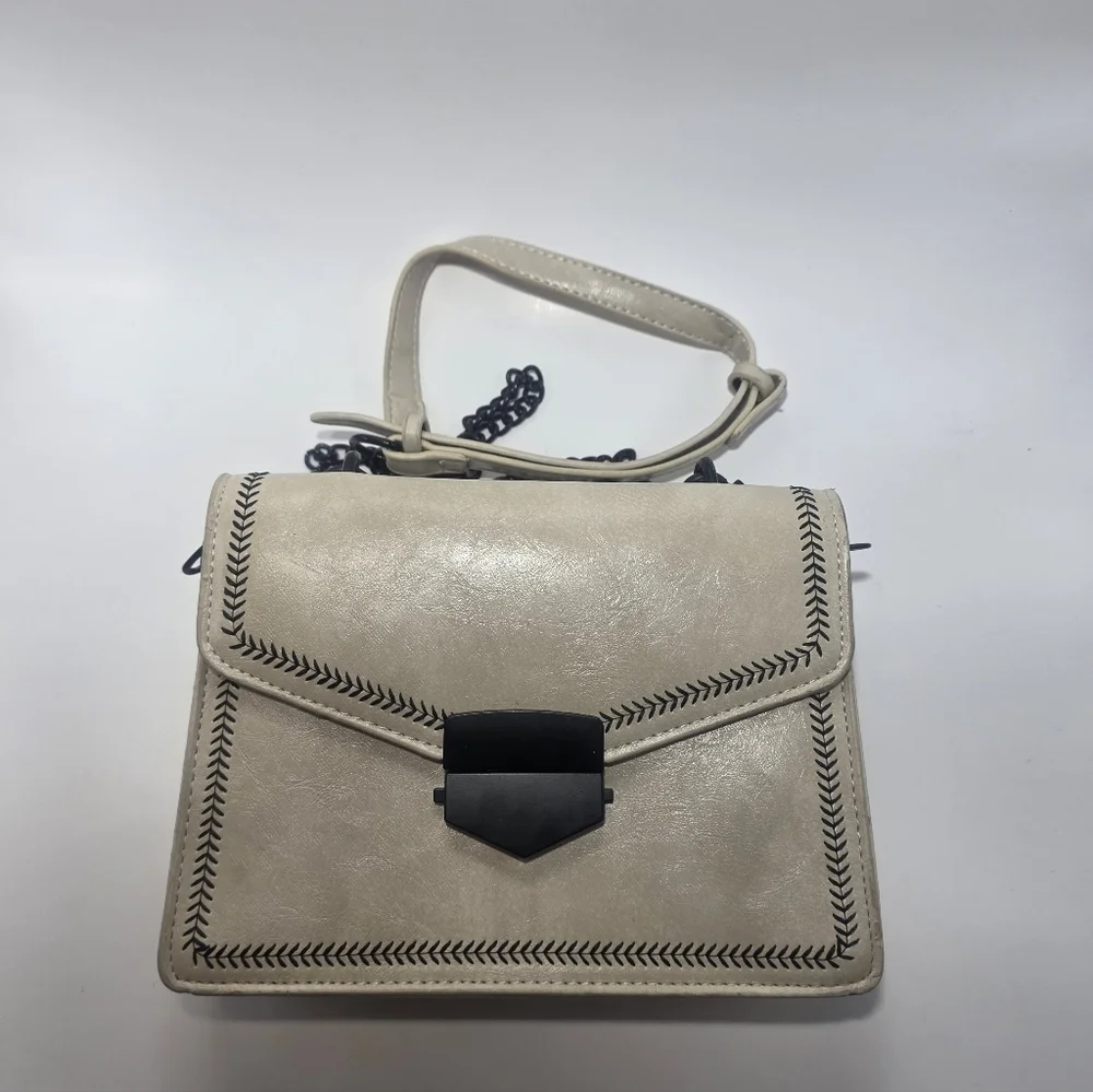 Cream Faux Leather Crossbody Bag with Chain Strap & Black Clasp